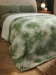 Silentnight Cream Green Snugsie Winter Lux 240 x 180cm Giant Blanket - Image 1 of 8