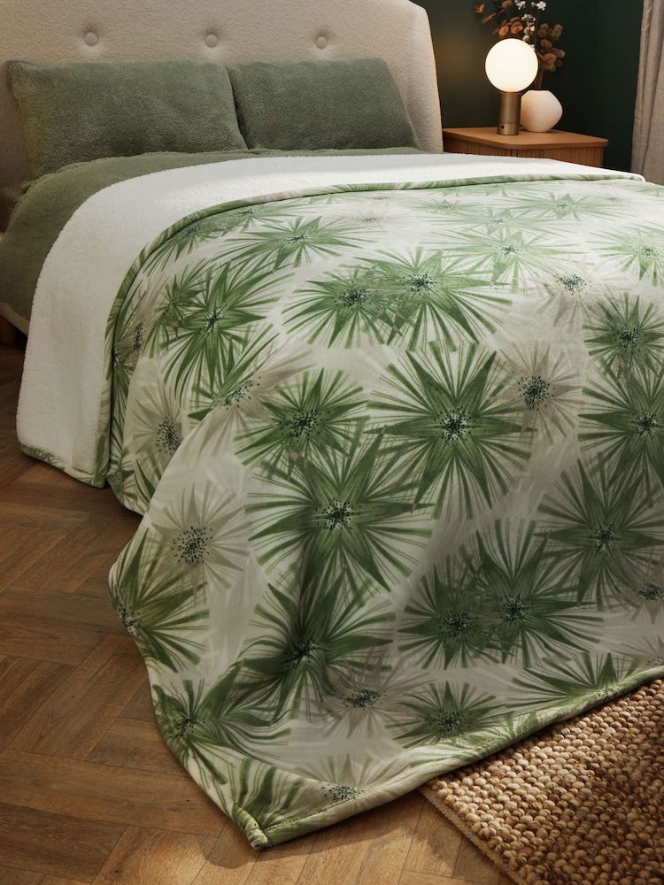 Silentnight Cream Green Snugsie Winter Lux 240 x 180cm Giant Blanket - Image 1 of 8
