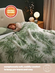 Silentnight Cream Green Snugsie Winter Lux 240 x 180cm Giant Blanket - Image 3 of 8