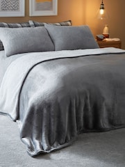 Silentnight Charcoal Snugsie XL Kingsize 270 x 230cm Family Blanket - Image 1 of 7