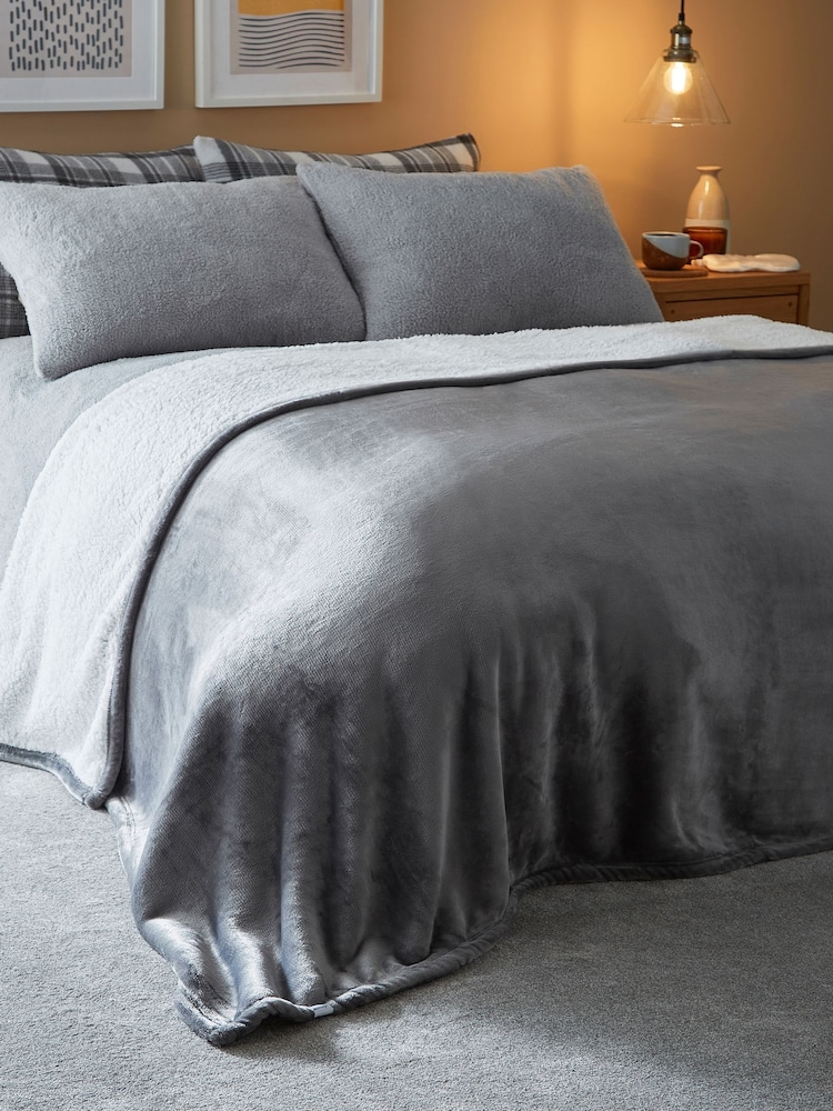 Silentnight Charcoal Snugsie XL Kingsize 270 x 230cm Family Blanket - Image 1 of 7