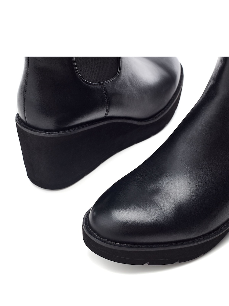 Moda in Pelle – Allby – schwarze Chelsea-Stiefel mit Keilabsatz - Bild 4 von 4 Moda in Pelle – Allby – schwarze Chelsea-Stiefel mit Keilabsatz - Bild 4 von 4