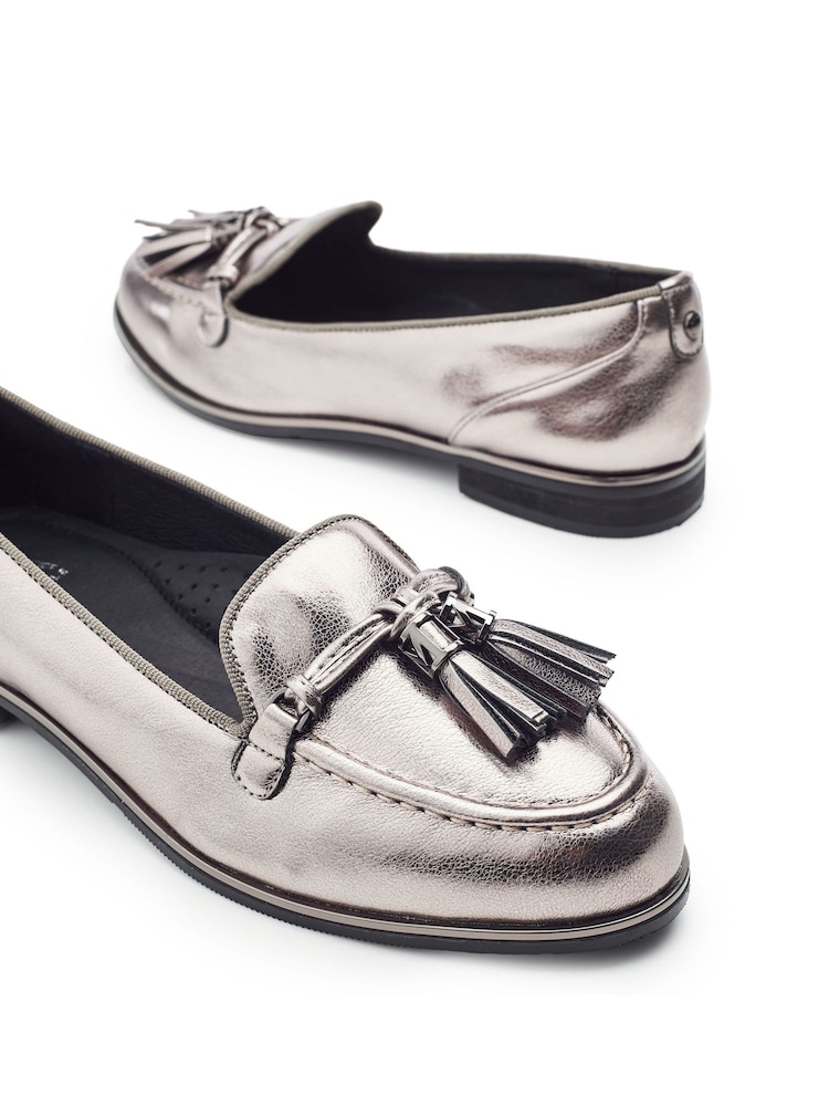 Moda in Pelle Evvaa Flat Slip on Tassle Leather Barrel Loafers - Image 4 of 4