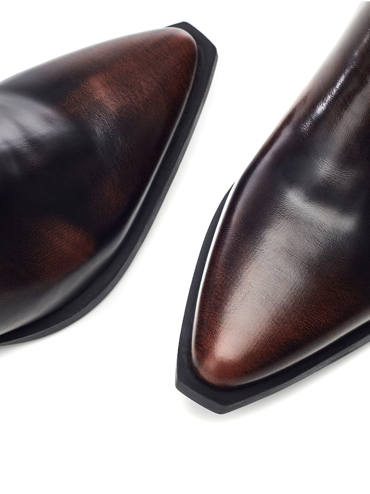 Marrón - Botines estilo western con elástico y con adornos en forma de V Perah de Moda in Pelle - Imagen 4 de 4 Marrón - Botines estilo western con elástico y con adornos en forma de V Perah de Moda in Pelle - Imagen 4 de 4