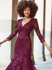 Sosandar Red Lace Twist Front Midi Dress - Image 4 of 5