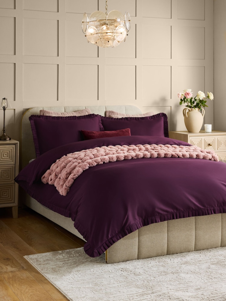 Wine 200 Thread Count Box Pleat Duvet Cover And Pillowcase Set - Image 2 of 6