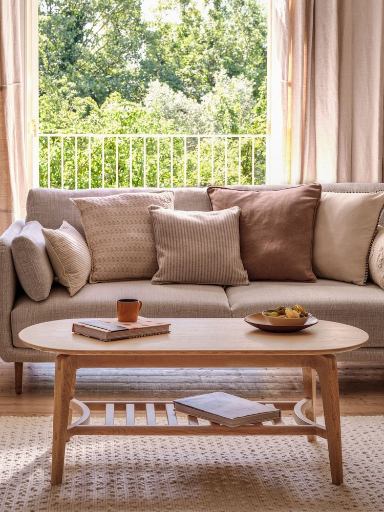 Willis & Gambier Oak Coffee Table - Image 1 of 7 Willis & Gambier Oak Coffee Table - Image 1 of 7