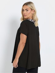 Yours Curve Black Leopard Print Collared Swing Top - Image 3 of 5