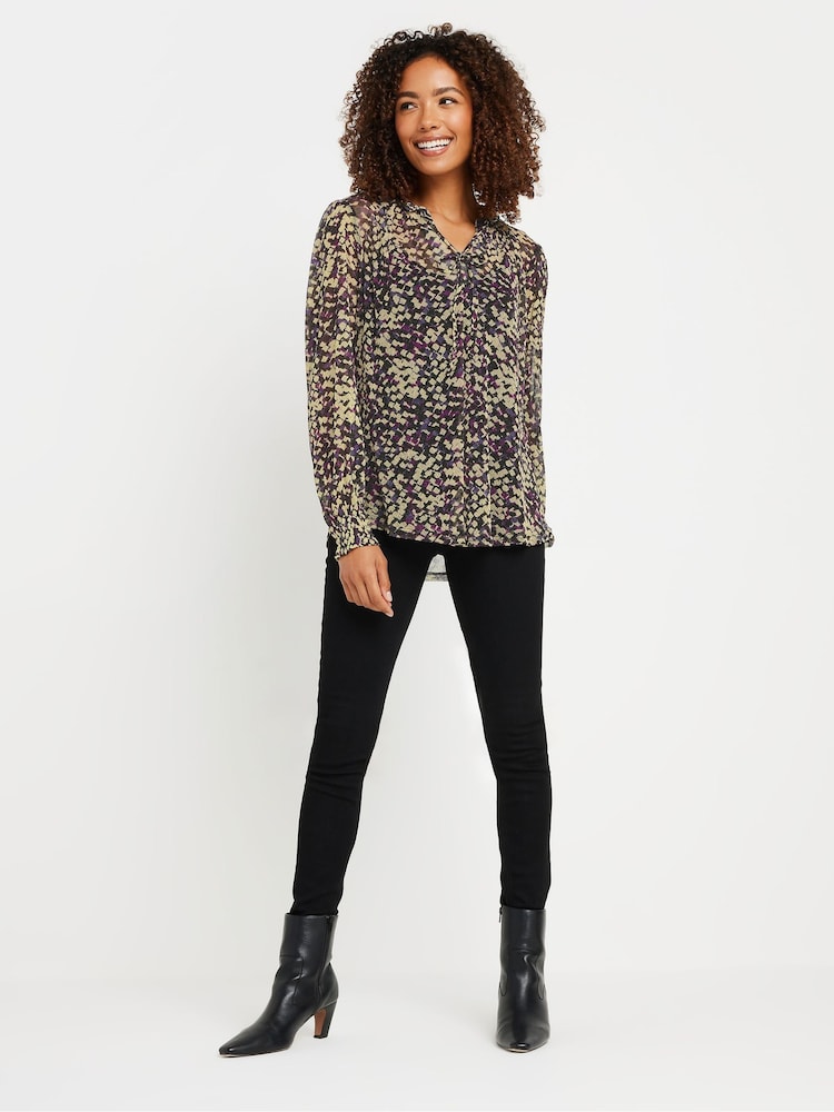 Blusa brillante con cuello de volante de M&Co - Imagen 2 de 5 Blusa brillante con cuello de volante de M&Co - Imagen 2 de 5