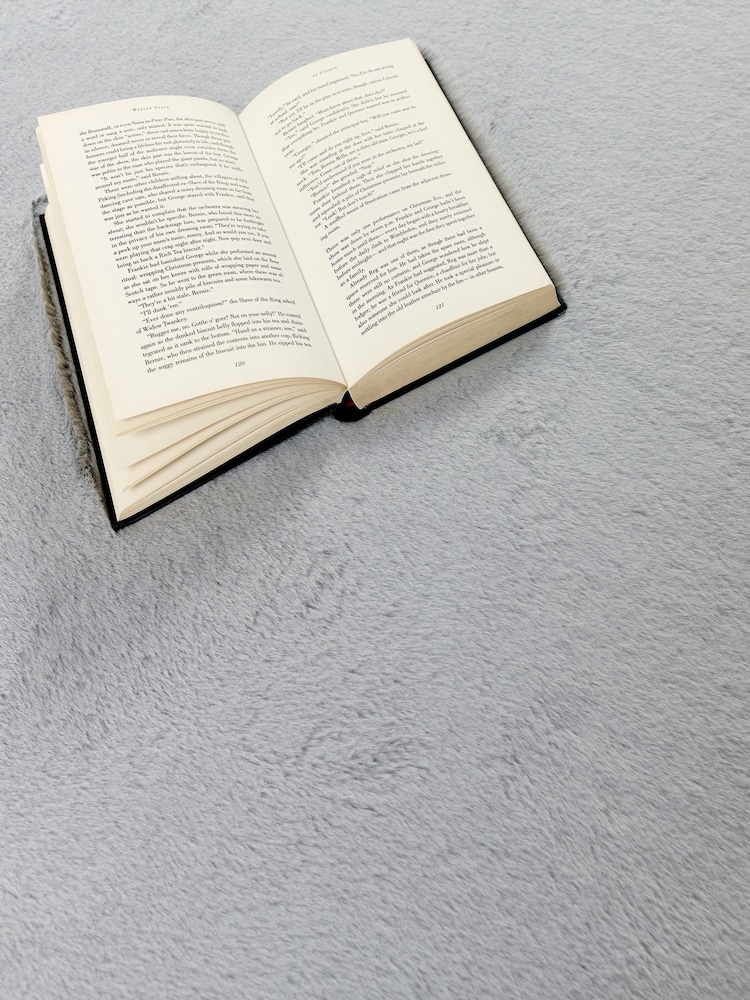 Origin Rug Collection. Grey Washable Faux Fur Rug - Image 2 of 5