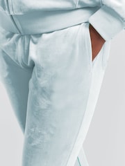 أزرق مائي - بنطلون رياضي مرصّع بقصّة مناسبة للأحذية الطويلة للبنات من Juicy Couture - صورة 3 من 6