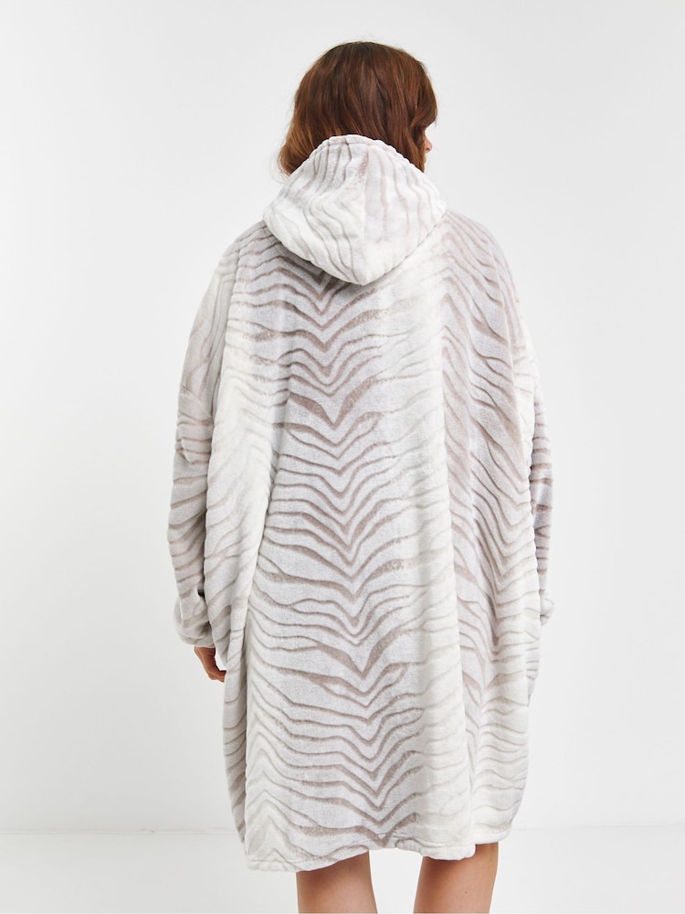 Simply Be Pretty Secrets Oversized Hoodie Blanket - صورة 2 من 4