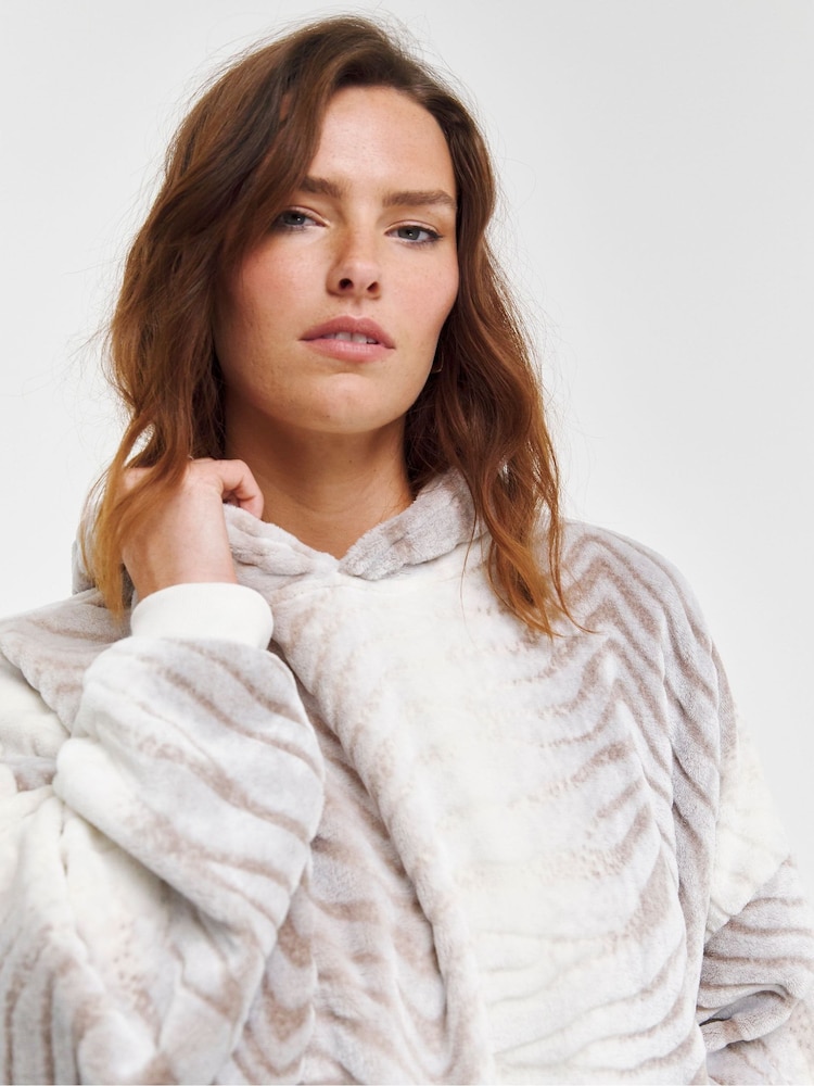 Simply Be Pretty Secrets Oversized Hoodie Blanket - صورة 4 من 4