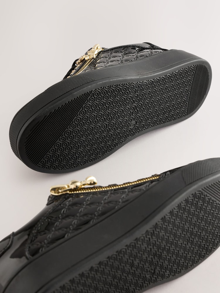 Baker by Ted Baker Girls School Patent Black Trainers with Bow Charm - Bild 6 von 6 Baker by Ted Baker Girls School Patent Black Trainers with Bow Charm - Bild 6 von 6