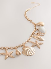 Tono dorado - Collar con concha y charm - Imagen 3 de 5