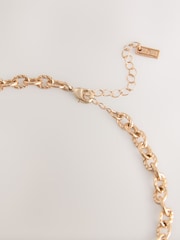 Tono dorado - Collar con concha y charm - Imagen 4 de 5