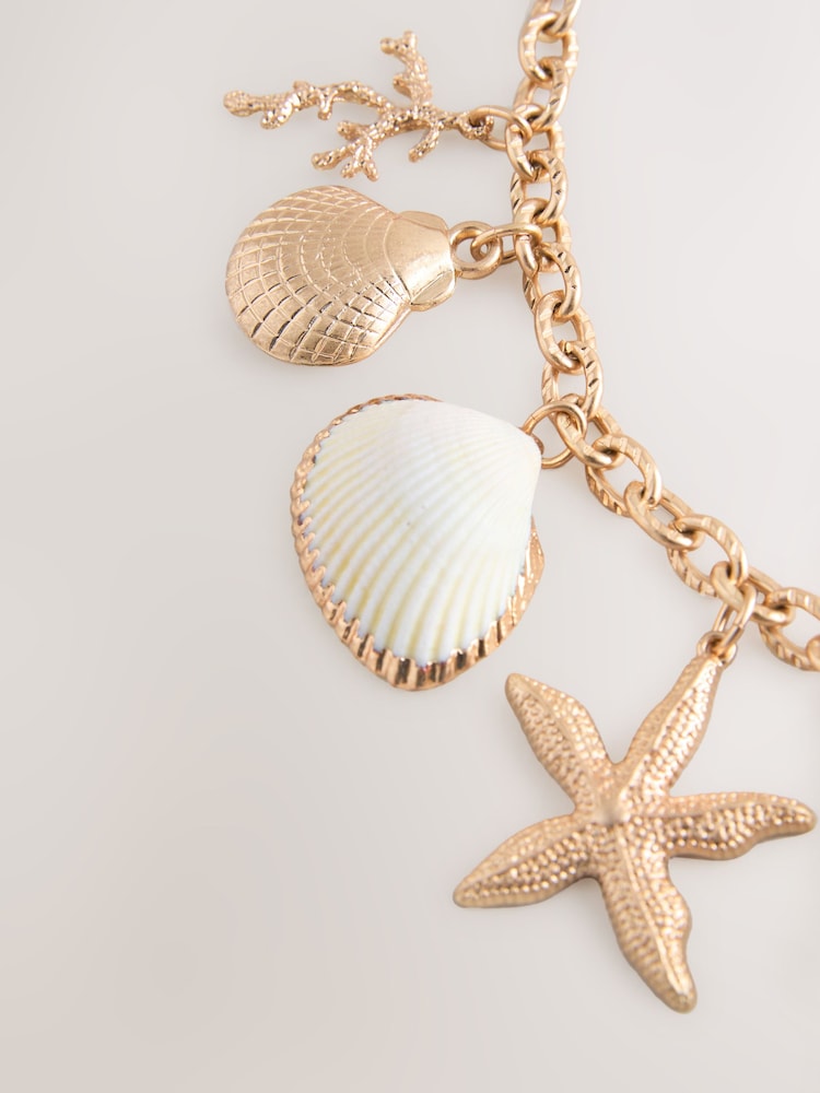 Tono dorado - Collar con concha y charm - Imagen 5 de 5
