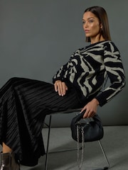 Roman Velvet Pleated Midi Skirt - Imagen 3 de 8