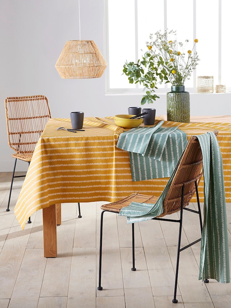 La Redoute Intérieurs Oak Adelita 6 to 8 Seater Extendable Dining Table - Image 1 of 6