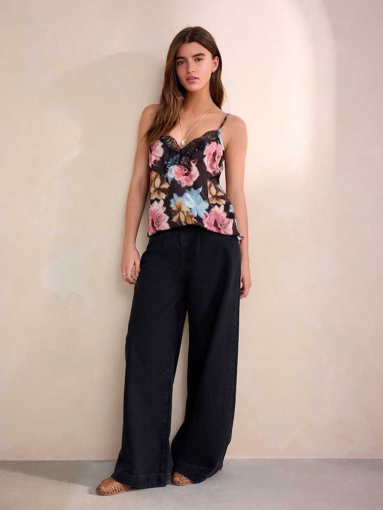 Estampado floral negro - Top estilo camisola con ribete de encaje - Imagen 2 de 9 Estampado floral negro - Top estilo camisola con ribete de encaje - Imagen 2 de 9