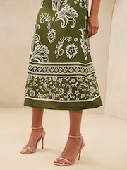 Verde caqui - Lipsy Mixed Print Underbust Jersey Midi Dress - Imagen 4 de 4
