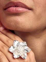 Tonalité argentée - Bague de déclaration à fleurs - Image 1 de 5