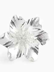Tonalité argentée - Bague de déclaration à fleurs - Image 4 de 5