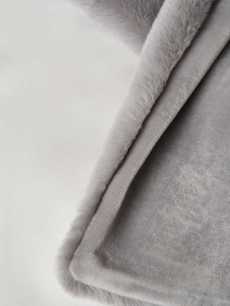 BHS Grey Faux Fur Throw - Image 2 of 4 BHS Grey Faux Fur Throw - Image 2 of 4
