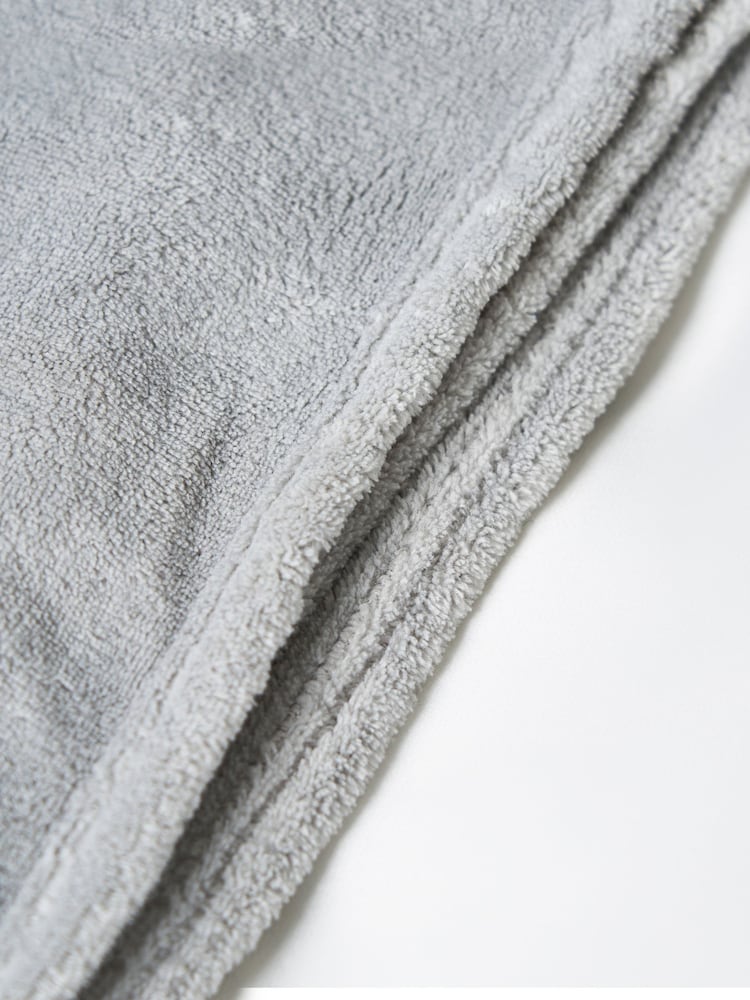 BHS Silver Microfleece Throw - Image 4 of 4 BHS Silver Microfleece Throw - Image 4 of 4