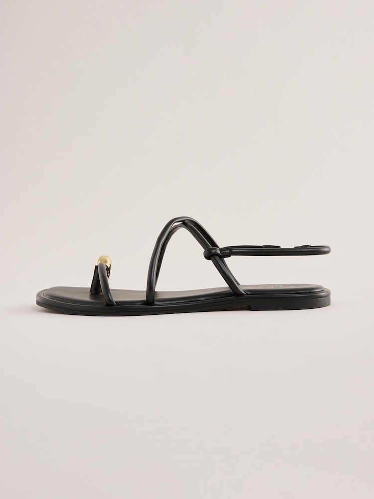 Schwarz - Lipsy Flat Metal Toe Loop Faux Leather Sandals - Bild 5 von 5 Schwarz - Lipsy Flat Metal Toe Loop Faux Leather Sandals - Bild 5 von 5