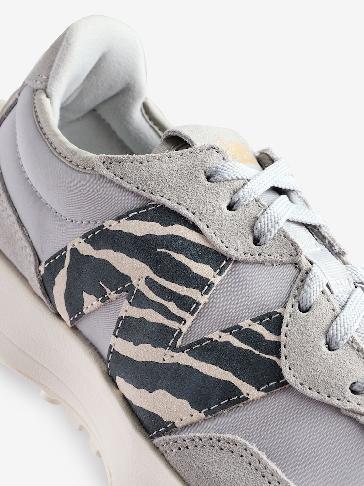 New Balance Zebra Print Womens 327 Trainers - Image 5 of 5