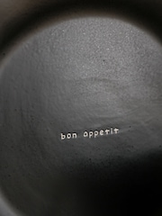 Rockett St George Set of 4 Black Bon Appetit Dinner Plates - Image 7 of 7