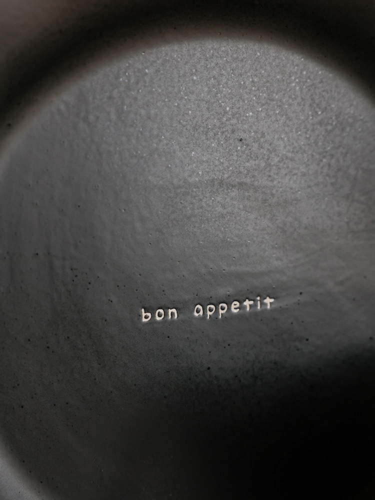 Rockett St George Set of 4 Black Bon Appetit Dinner Plates - Image 7 of 7