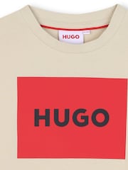 لون طبيعي - تيشِرت بأكمام قصيرة مزيّن بشعار العلامة التجارية من HUGO - صورة 3 من 3
