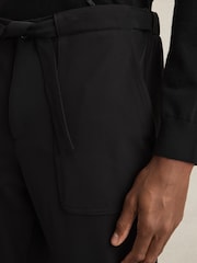Reiss Black Set Belted Technical Tapered Trousers - Image 4 of 6