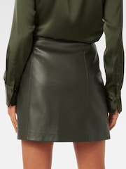 Forever New Eleni Minirock aus veganem Leder - Bild 2 von 5