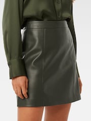 Forever New Eleni Minirock aus veganem Leder - Bild 4 von 5