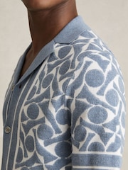Reiss Soft Blue/White Edmonds Abstract Pattern Towelling Shirt - Image 4 of 7