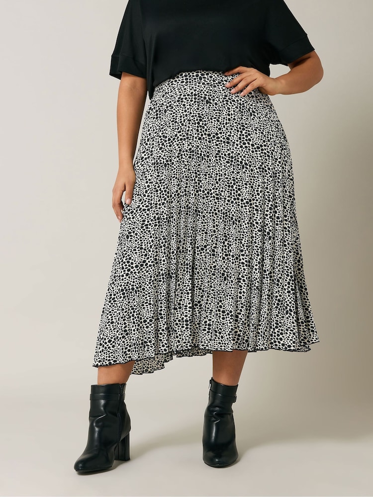 Evans Black Pleated Skirt - Image 1 of 6 Evans Black Pleated Skirt - Image 1 of 6