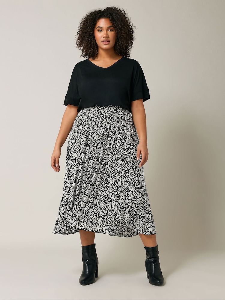 Evans Black Pleated Skirt - Image 2 of 6 Evans Black Pleated Skirt - Image 2 of 6