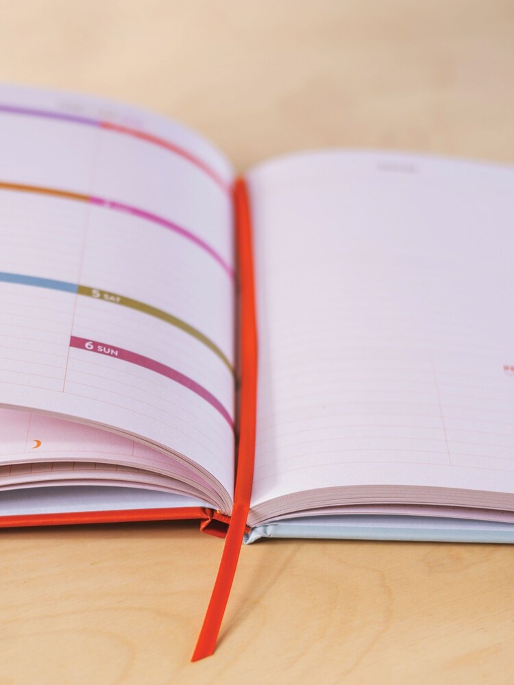 Good Tuesday Les Fleurs 2025 Diary - Image 6 of 6