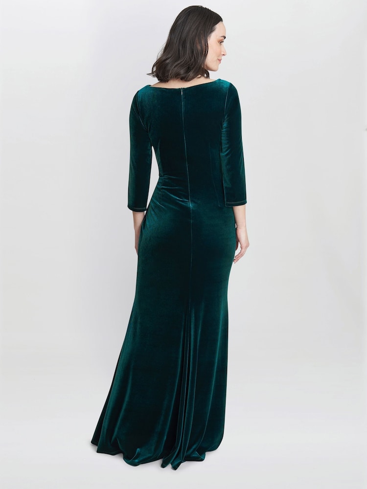 Gina Bacconi Sophie Maxikleid aus grünem Samt mit 3/4-Ärmeln - Bild 2 von 4 Gina Bacconi Sophie Maxikleid aus grünem Samt mit 3/4-Ärmeln - Bild 2 von 4