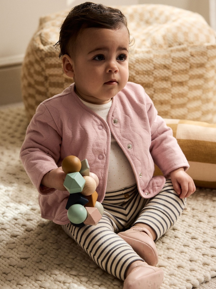 Rosa - Jersey Quilted Baby Jacket (0mths-2yrs) - Imagen 1 de 8 Rosa - Jersey Quilted Baby Jacket (0mths-2yrs) - Imagen 1 de 8