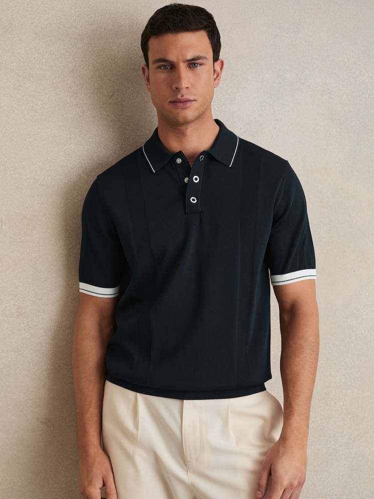 Weiß und Marineblau - Reiss Portman Strick-Poloshirt mit Zierstreifen - Bild 1 von 5