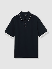 Weiß und Marineblau - Reiss Portman Strick-Poloshirt mit Zierstreifen - Bild 2 von 5
