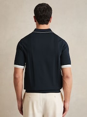 Weiß und Marineblau - Reiss Portman Strick-Poloshirt mit Zierstreifen - Bild 4 von 5