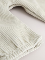 Salbeigrün - Langärmeliger Baby-Print-Body und Cord-Latzhose, 2-teiliges Set (0M.–2J.) - Bild 8 von 14