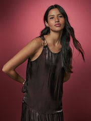 بني - رداء علوي برّاق بياقة مفتوحة - Image 1 of 8