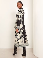 Vestido camisero de manga larga con estampado llamativo de Lipsy - Imagen 3 de 4