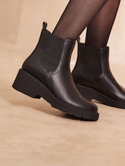 Friends Like These Chunky Wedge Faux Leather Chelsea Boots - Imagen 2 de 4